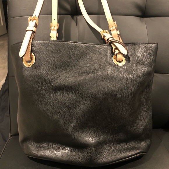 Michael Kors Purse - Picture 1 of 1